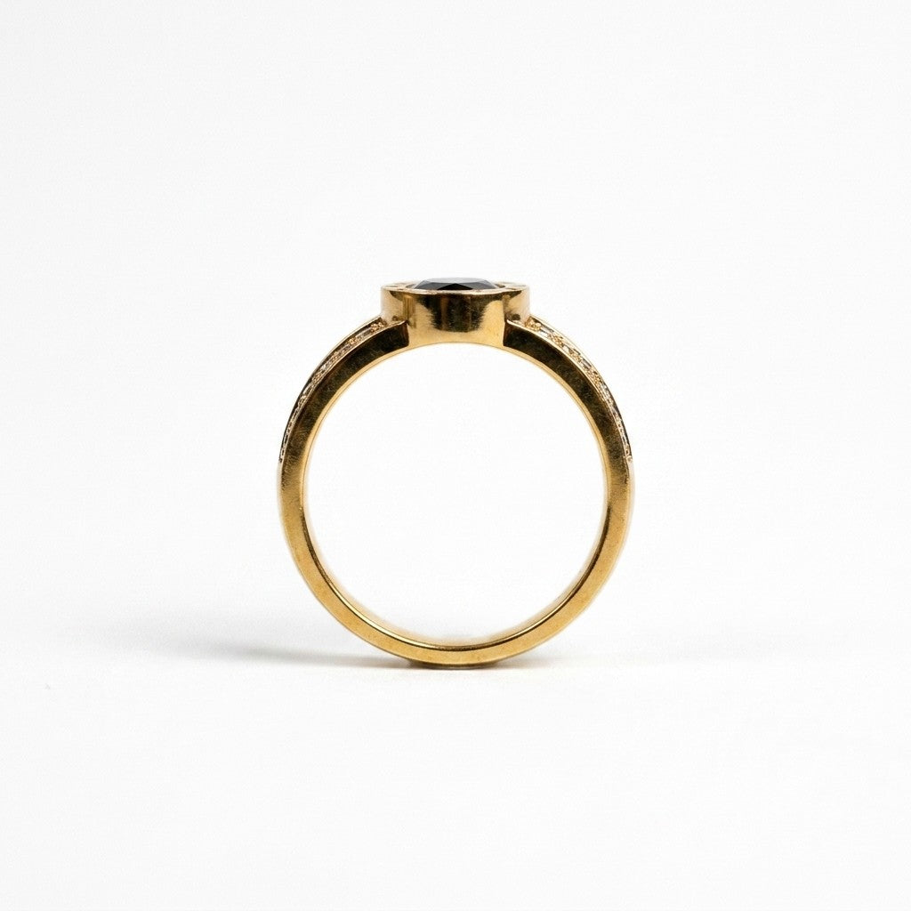 Noir Roman Ring
