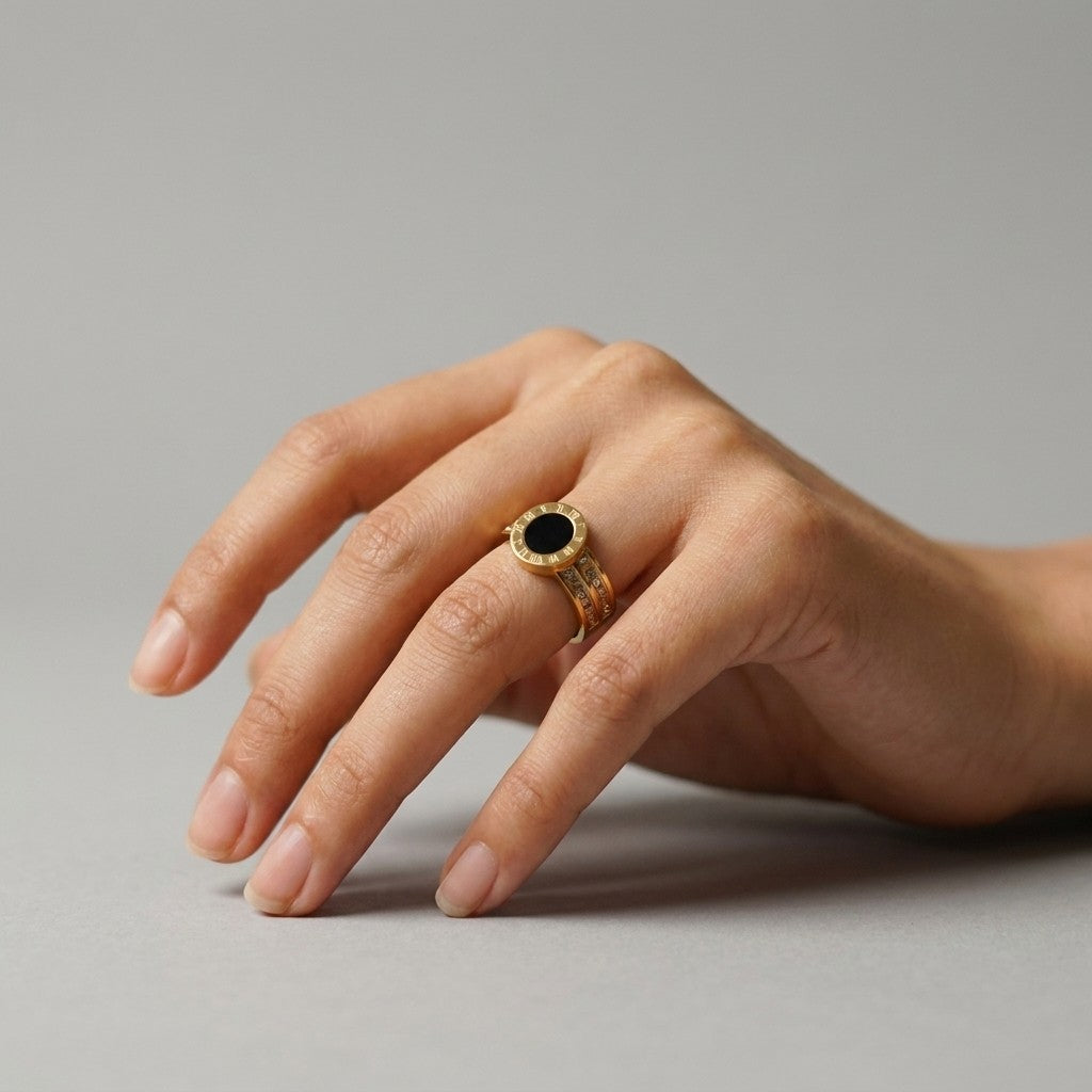 Noir Roman Ring